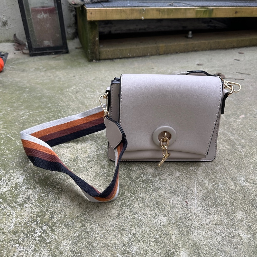 Chic Cream Crossbody Bag with Gold Accent